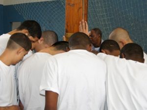 cruz_presidio_rio_interna