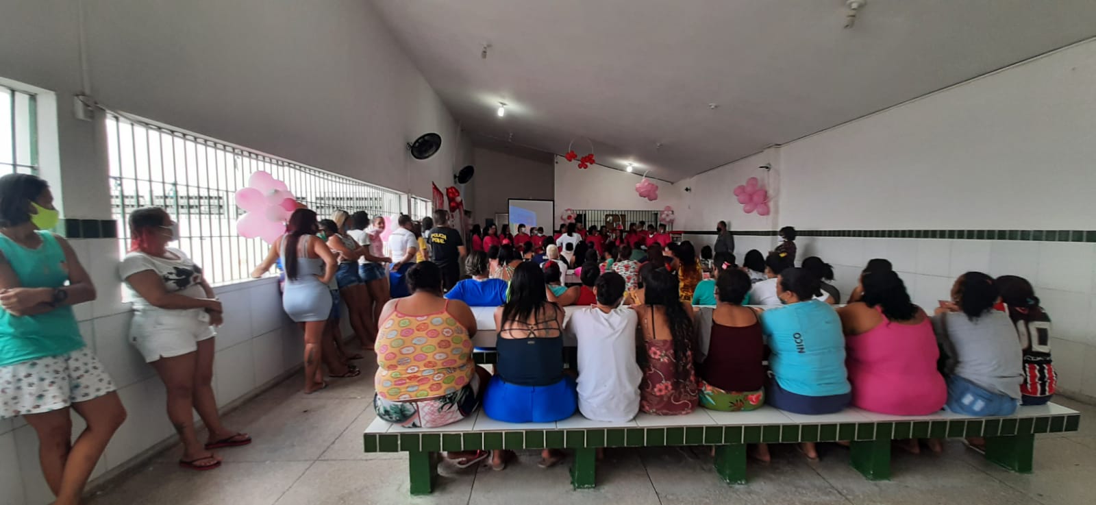 PDF) Encarceramento Feminino:: Aspectos Legais e Afetivos Relativos à  Maternidade em Penitenciária Feminina de Foz do Iguaçu, no Oeste do Paraná