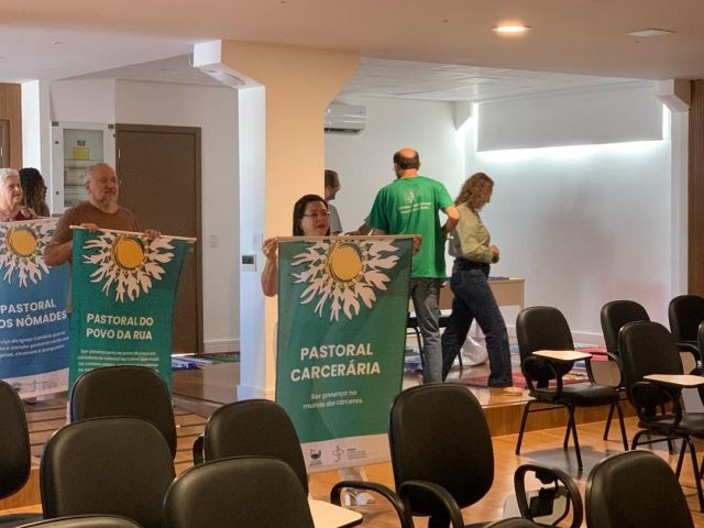 🗓️ | Na última terça, houve o Encontro das coordenações nacionais das Pastorais Sociais em Brasília - DF para debater e conversar sobre propostas do trabalho da PCr com uma importante reflexão sobre realizar a vontade de Deus, sendo citado o exemplo de São José para o cuidado dos mais necessitados. 

🗞️ Para saber mais acesse: https://carceraria.org.br/ 

#pastoralcarceraria #campanhadafraternidade #saojose #brasilia